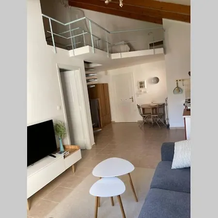 Apartment Attic Studio *