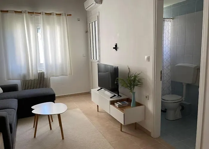 Attic Studio Апартаменты Каламата